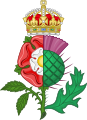 La Tudor rose dimezzata con il Cardo scozzese, insegna che Giacomo usò come simbolo personale.