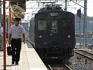 ラッピング電車 第4の主題 「走れ！Y字路」（正面）