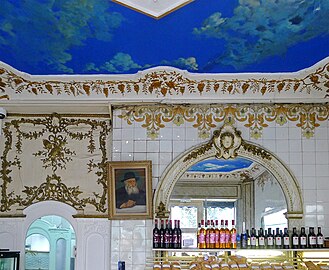 Décor intérieur de la boulangerie du 16 de la rue des Rosiers. Le tableau représente Menachem Mendel Schneerson.