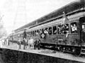 Trem levando imigrantes japoneses partindo de Santos para a cidade de São Paulo (1935)