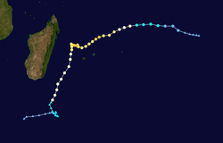 Trajectoire de Gamède en arc dans l'océan Indien sud-ouest. Le « bec » au nord-ouest correspond à un retour vers La Réunion.