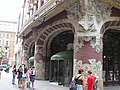 Arc el·líptic abocinat a l'entrada principal del Palau de la Música Catalana, a Barcelona, obra de Lluís Domènech i Montaner, entre els anys 1905 i 908.