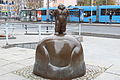 Jedna od mnogobrojnih figura patuljaka na wrocławskim ulicama (u spomen na Narančastu alternativu)