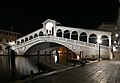 Le Pont du Rialto la nuit.