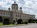 Kunsthistorisches Museum oproti Hofburgu