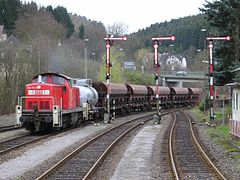 294 151-6 noch mit Ursprungsmotor und ohne Seitenlaufgitter. Brügge (Westf.), 7. April 2005