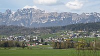 Blick auf Mauren, im Hintergrund Kreuzberge