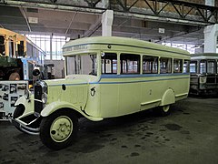 Autocar Citroën C6 G1 2 tonnes long construit en 1932 par la division poids lourds à Levallois. Exemplaire des TCVL (transports en commun de la ville de Lourdes) actuellement au musée de l'AMTUIR.