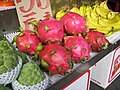 在台湾嘉義市场销售的火龙果