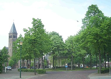 De Markt i Waalre og Willibrorduskerk