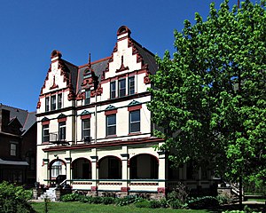 A house in the Highland Park Residential Historic District.