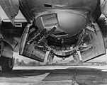 B-29機体前方下部の銃塔と、その後ろの爆弾倉。銃塔は集中火器管制射手が遠隔操作した。