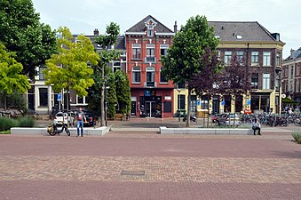 Nieuwe Markt 8-10 gezien vanaf het Joris Ivens plein.