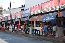 Puesta de tacos sobre la calle en Petatlán, Guerrero, México