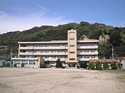 大浦集落の北木中学校