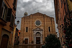 Orienta vido sur la Duomo de Salò
