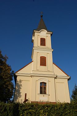 Szent István király római katolikus templom, Halmaj, Szent István tér 21.