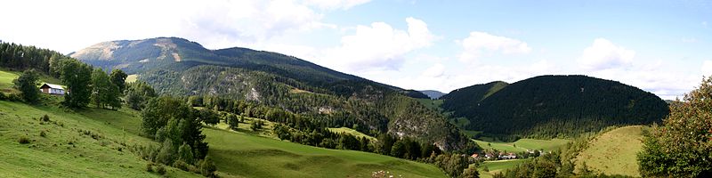 Puchberg településrésze Rohrbach im Graben, balra a ’’Hohen Hengst’’ csúcsával