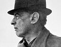 Witold Gombrowicz que demorèt relativament pauc famós fins a sa mòrt e qu'es considerat d'ara endavant coma un deis escrivans pus important de la literatura polonesa.