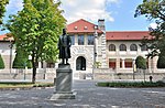 Den varmaste temperaturen någonsin uppmättes i Bad Deutsch-Altenburg med 40,5 °C den 8 augusti 2013 och den kallaste temperaturen på berget Sonnblick med −37,4 °C den 1 januari 1905.