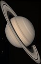 Imatge de color real de Saturn, a partir d'imatges del Voyager 2.