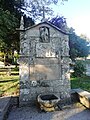 Fuente de Santiaguiño en O Outeiro, Vilanova (Vedra), donde se narra el encuentro de los discípulos de Santiago con el dragón del Pico Sacro.