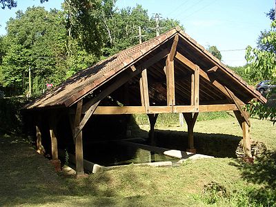 Lavoir restauré de Pujo-le-Plan.