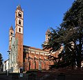 Basilica di Sant'Andrea, a Vercelli, sui cui lati si trovano archi rampanti murati