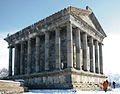 Lo temple de Garni, dedicat au dieu solar Mitra: los 24 pilars simbolizan las oras dau jorn