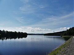 Le lac au niveau du barrage