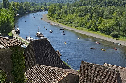 La Dordogne au bourg de La Roque-Gageac. En rive opposée, commune de Cénac-et-Saint-Julien.