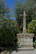 Croix devant l'église.