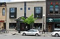 Muka kedai buku Prairie Lights, Iowa City, yang direka mirip muka manusia.