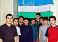 Estudantes uzbeques.