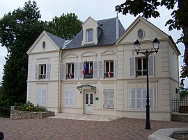 The town hall in Villiers-Saint-Frédéric