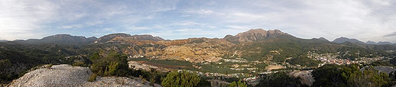 Panorama de Queenstown, unu de los principales centros mineros de Tasmania.