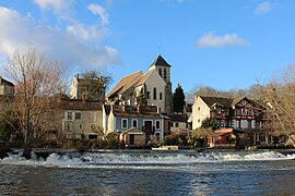 Vue de Montigny-sur-Loing depuis le Loing, en avril 2020.