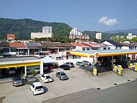 Shell petrol station in front of Island Glades and Island Park.