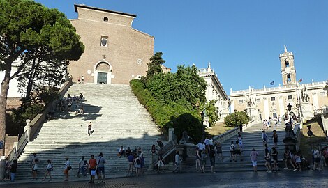 Santa Maria in Aracoeli en Cordonata naar het Capitoolplein.