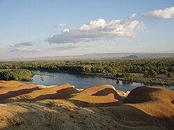 Il "Colourful Beach", un famoso punto panoramico sul fiume Irtysh nella contea di Burqin