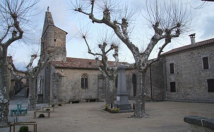 Place du village d'Ailhon