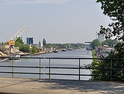 Twentekanalen rinner genom Hengelo.