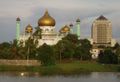 La Mosquée Divisionnaire de Kuching (Masjid Bahagian Kuching).