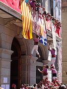 Moixiganguers d'Igualada fent un pilar al balcó (2013)