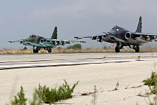 שני מטוסי סוחוי Su-25 בנמל התעופה הסורי בלטקיה