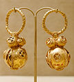 Paire de boucles d'oreilles, or, 550-650