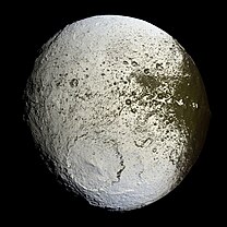 dayaxa Iapetus ee meeraha Raage.