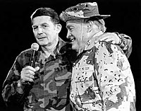 Fort McCoy commander and Bob Hope at a 1990 show in La Crosse, Wisconsin[15]