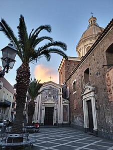 Il piazzale esterno della chiesa della Madonna delle Grazie, 29 aprile 2023.