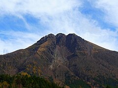 日光白根山の溶岩ドーム